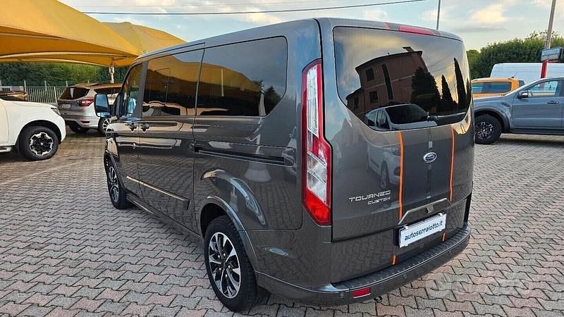 Usata Ford Tourneo Sport 185 CV (136 kW) 2020 Grigio Monovolume