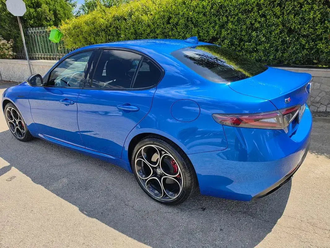 Usata Alfa Romeo Giulia Competizione 211 CV (155 kW) 2023 Blu/azzurro Berlina