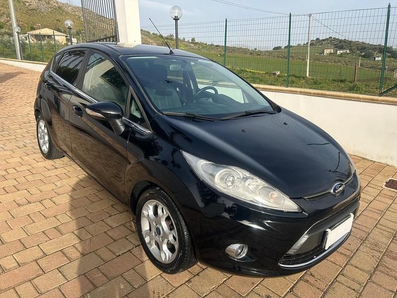Usata Ford Fiesta Titanium 70 CV (51 kW) 2012 Nero Coupé