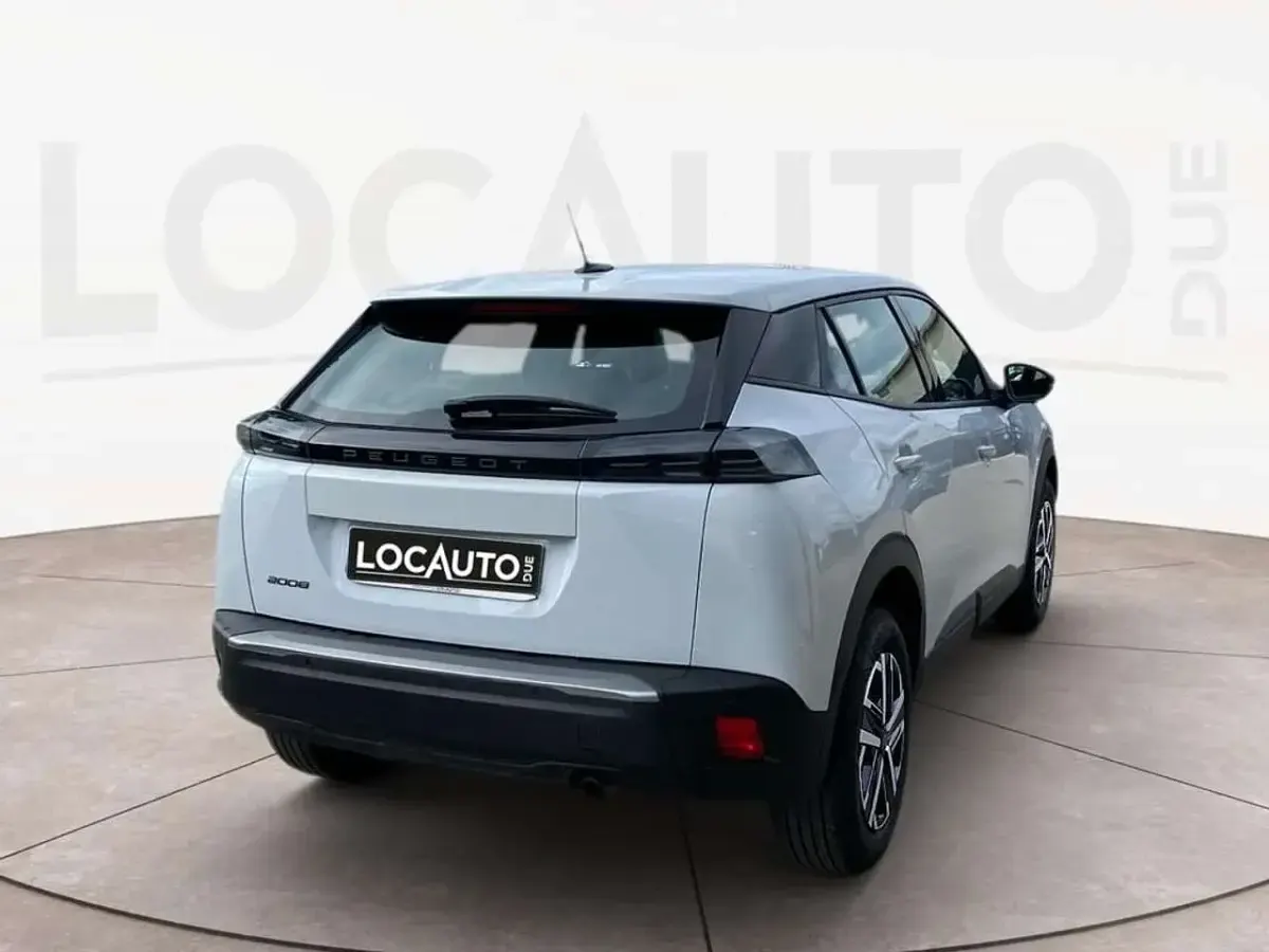 Usata Peugeot 2008 Active 102 CV (75 kW) 2024 Bianco SUV