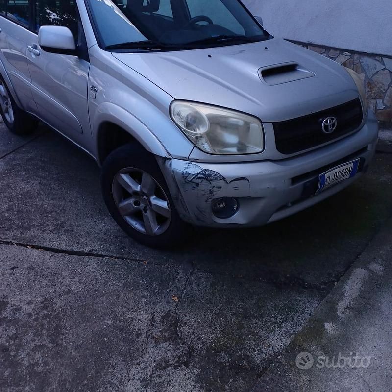 Usata Toyota RAV4 116 CV (85 kW) 2004 Grigio SUV