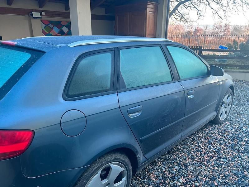 Grigio Usata 2004 Audi A3 Tre volumi | 1400 € (Ottimo prezzo) - Immagine 1/4