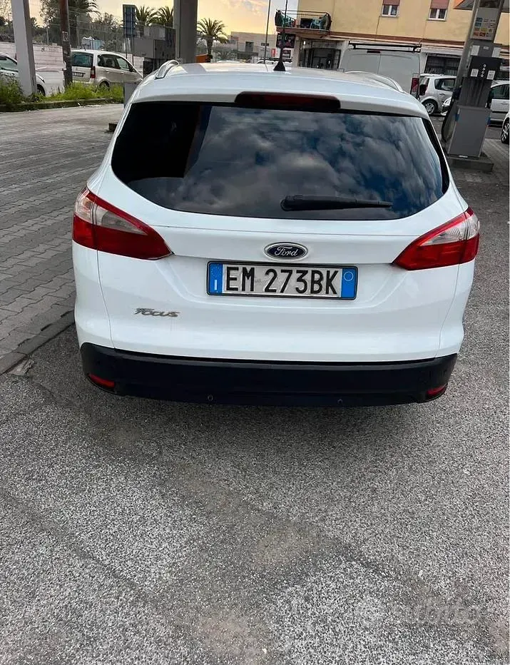 Usata Ford Focus 115 CV (84 kW) 2012 Bianco Station wagon