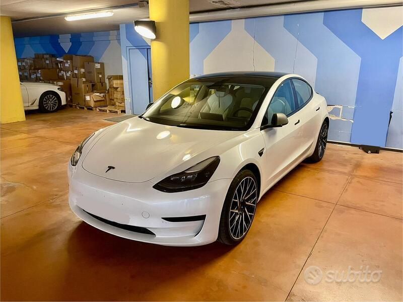 Usata Tesla Model 3 RWD 258 kW (351 CV) 2023 Bianco Berlina