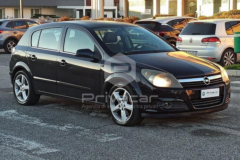 Usata Opel Astra Cosmo 101 CV (74 kW) 2006 Nero Berlina