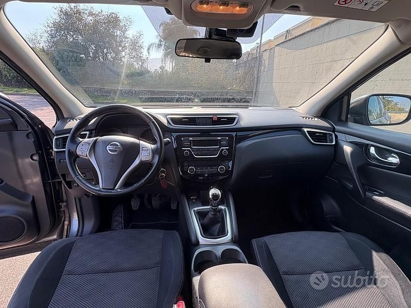 Usata Nissan Qashqai Acenta 115 CV (84 kW) 2015 Grigio SUV