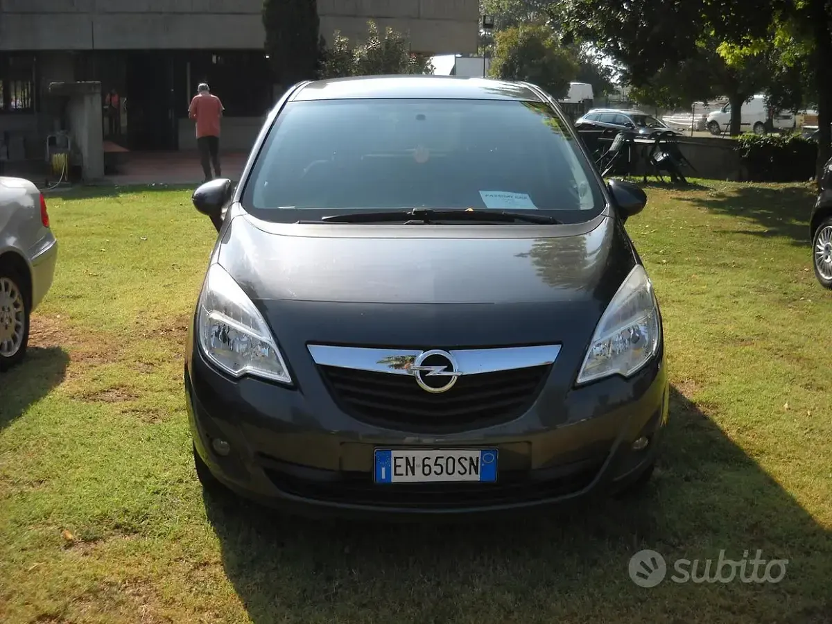 Usata Opel Meriva Cosmo 120 CV (88 kW) 2012 Grigio Monovolume