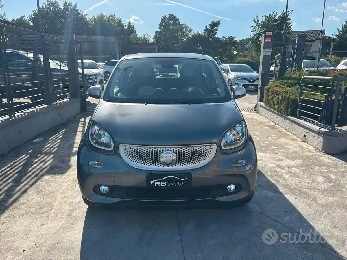 Usata Smart ForFour Passion 71 CV (52 kW) 2015 Grigio Utilitaria
