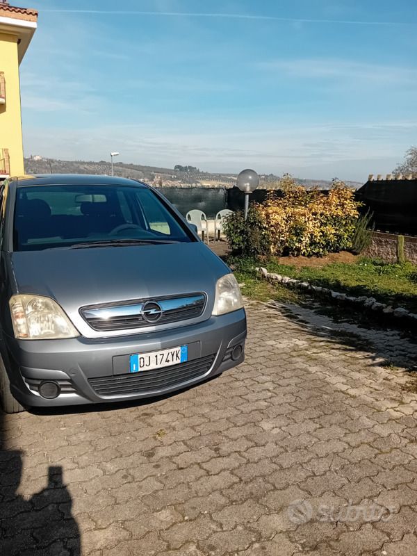 Grigio Usata 2008 Opel Meriva Monovolume | 1200 € (Buon prezzo) - Immagine 1/4