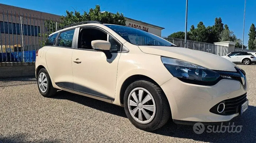 Usata Renault Clio Zen 73 CV (53 kW) 2016 Beige Station wagon