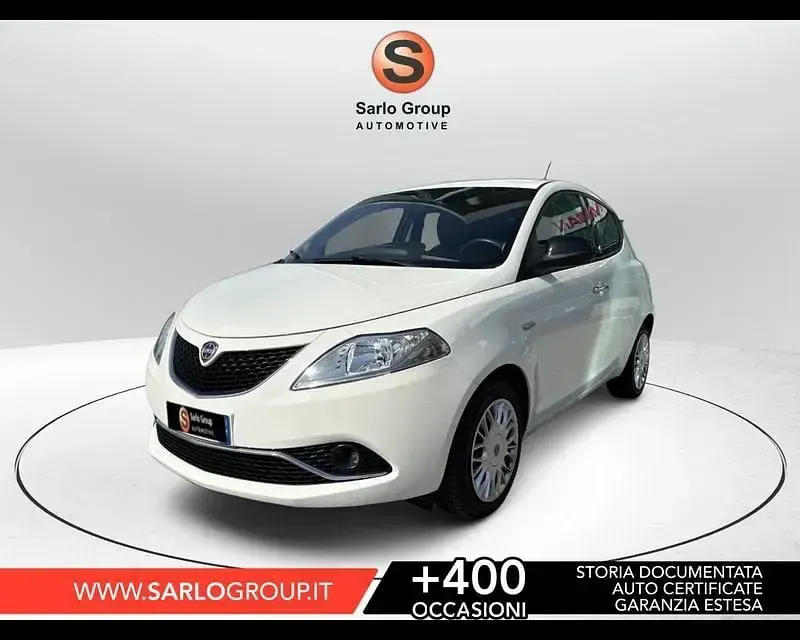 Usata Lancia Ypsilon Gold 69 CV (50 kW) 2017 Bianco Utilitaria