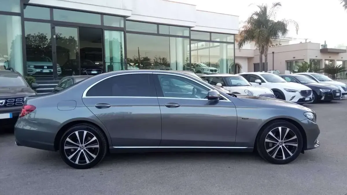Usata Mercedes E300 194 CV (142 kW) 2019 Grigio Berlina