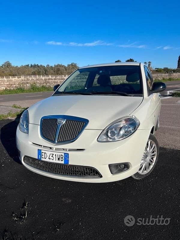 Usata Lancia Ypsilon 60 CV (44 kW) 2011 Utilitaria