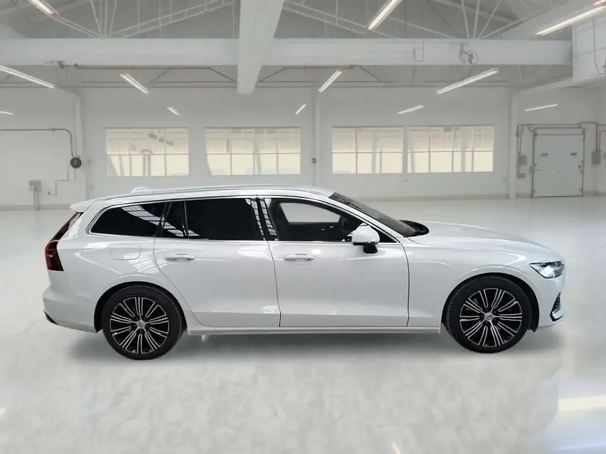 Usata Volvo V60 Inscription 253 CV (186 kW) 2021 Bianco Station wagon