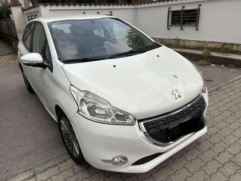 Begagnad Peugeot 208 Allure 82 HK (60 kW) 2016 Vit Halvkombi