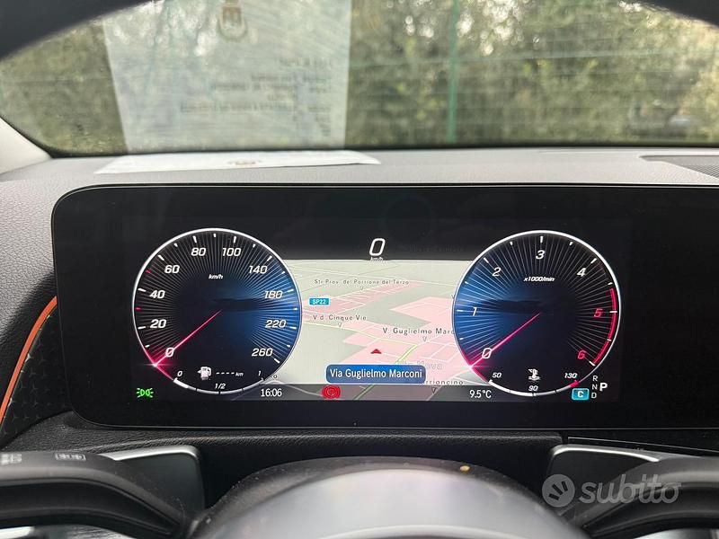 Usata Mercedes GLB200 2024 Grigio SUV