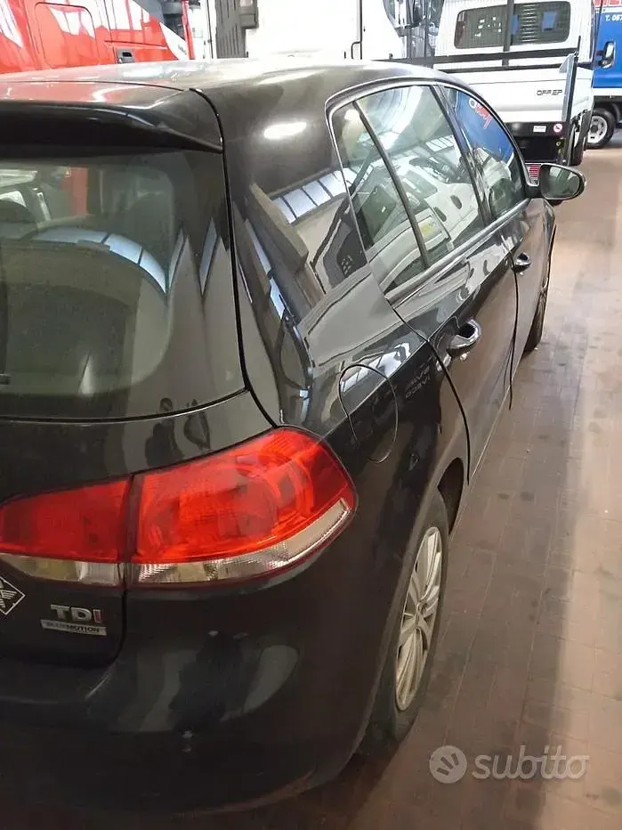Usata VW Golf VI 105 CV (77 kW) 2011 Nero Utilitaria