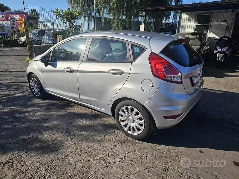 Begagnad Ford Fiesta Titanium 95 HK (69 kW) 2015 Grå Sedan