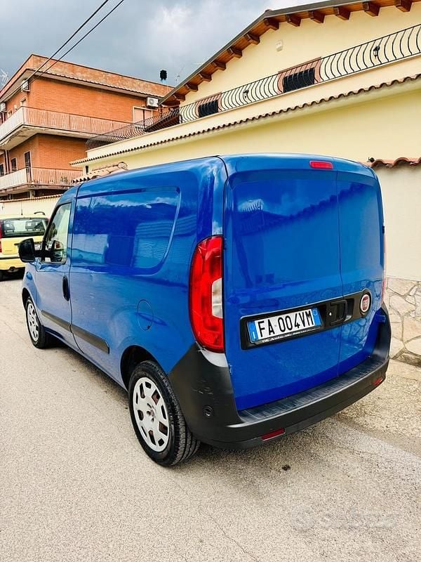 Usata Fiat Doblò 95 CV (69 kW) 2015 Blu Monovolume