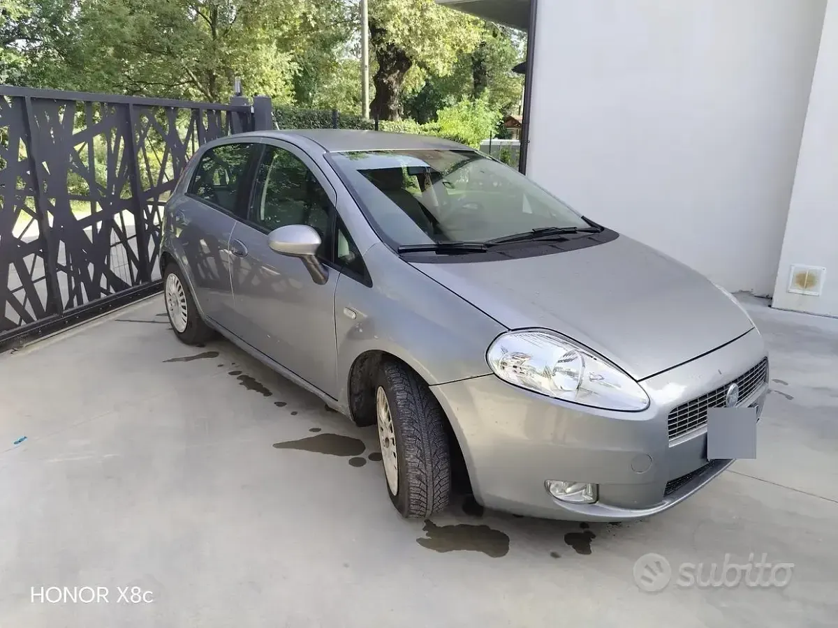Usata Fiat Grande Punto 75 CV (55 kW) 2007 Grigio Utilitaria