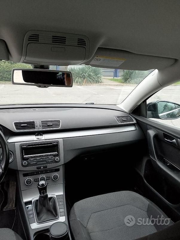 Usata VW Passat 105 CV (77 kW) 2012 Nero Station wagon