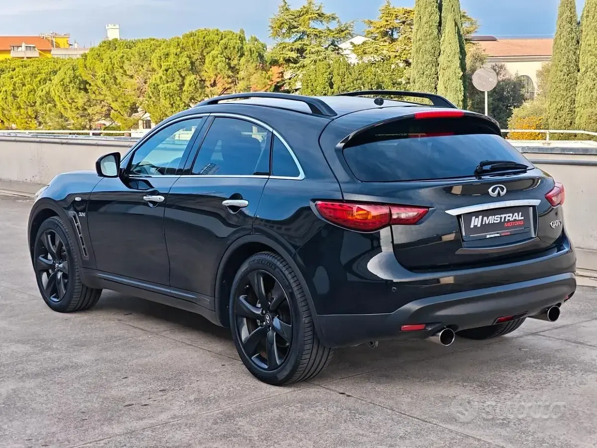 Usata Infiniti QX70 238 CV (175 kW) 2015 Nero SUV