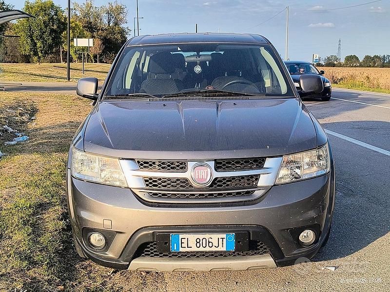 Usata Fiat Freemont 140 CV (102 kW) 2011 Grigio SUV