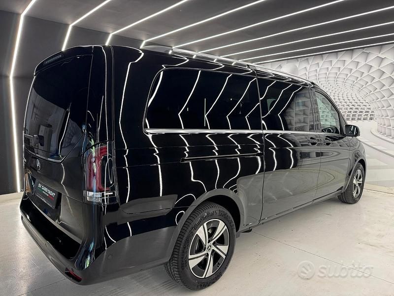 Nuova Mercedes V300 Executive 237 CV (174 kW) 2025 Nero Monovolume