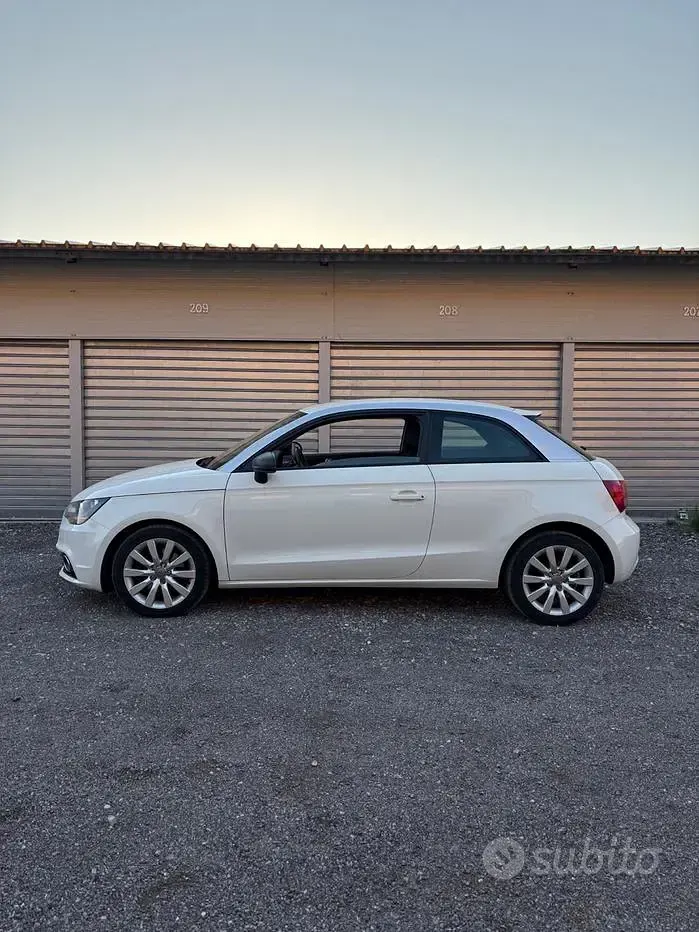 Usata Audi A1 Ambition 105 CV (77 kW) 2012 Bianco Utilitaria