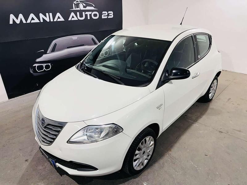 Usata Lancia Ypsilon 80 CV (58 kW) 2014 Nero Utilitaria