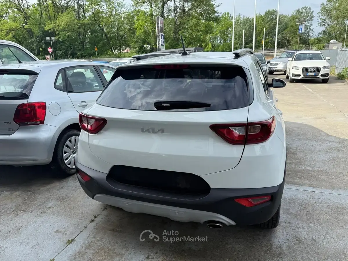 Usata Kia Stonic Style 83 CV (61 kW) 2023 Bianco SUV