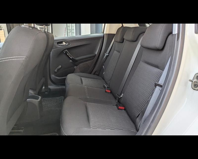 Usata Peugeot 208 Active 82 CV (60 kW) 2019 Bianco Utilitaria