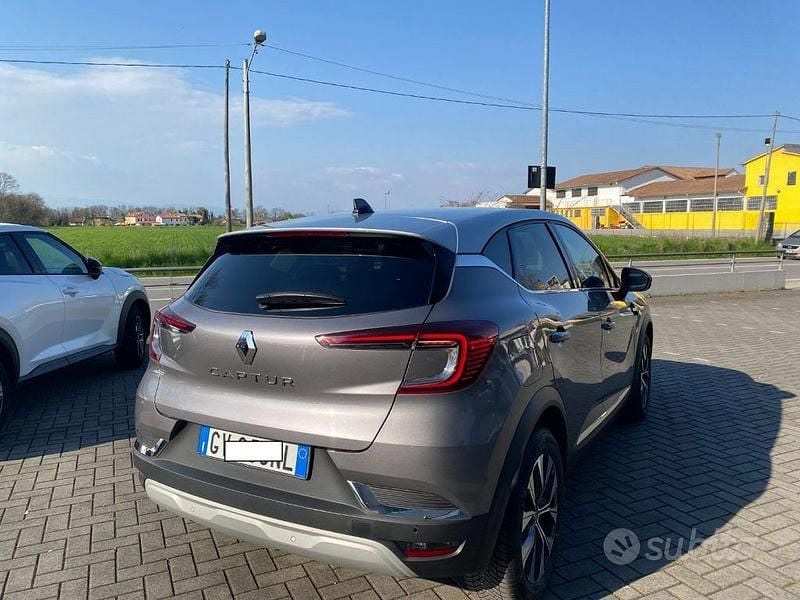 Usata Renault Captur Techno 91 CV (66 kW) 2024 Grigio SUV