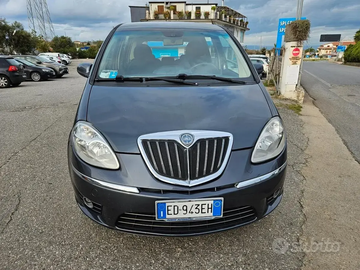 Usata Lancia Musa S 95 CV (69 kW) 2010 Grigio Monovolume