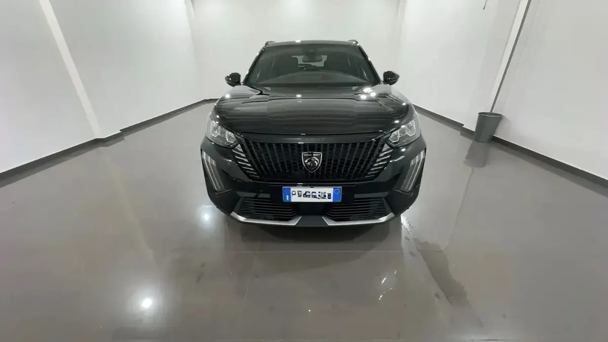 Usata Peugeot 2008 Allure 101 CV (74 kW) 2025 Bianca SUV