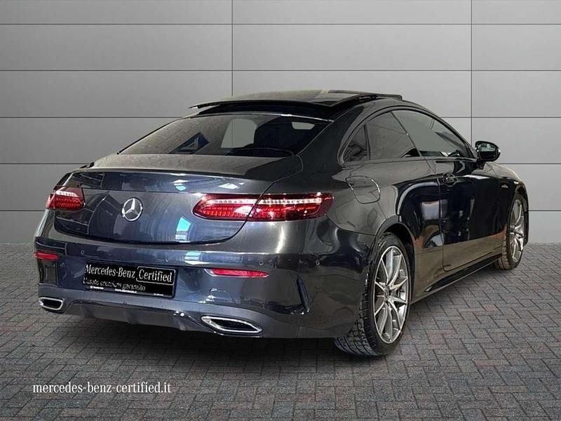 Usata Mercedes E220 Premium Plus 194 CV (142 kW) 2022 Grigio grafite Coupé