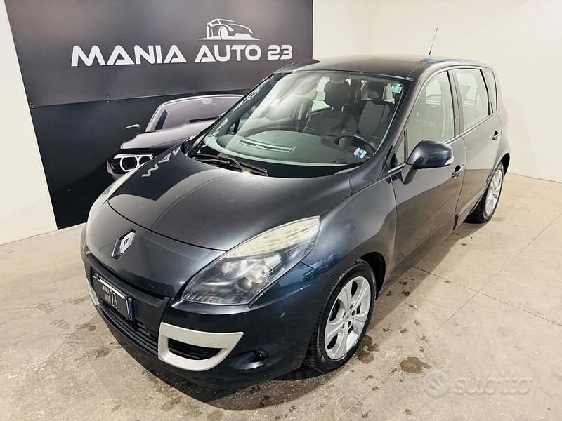 Usata Renault Scénic III 110 CV (80 kW) 2012 Grigio Monovolume