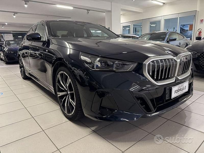 Usata BMW 520 M Sport 197 CV (144 kW) 2024 Blu Berlina