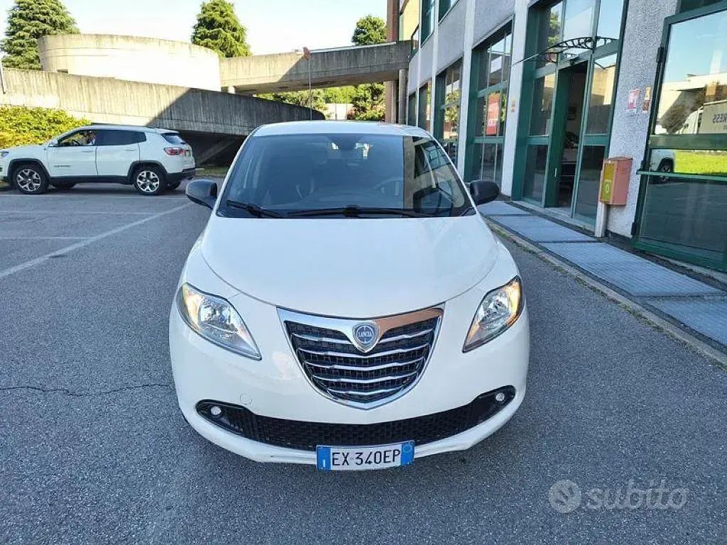 Usata Lancia Ypsilon Silver 69 CV (50 kW) 2014 Beige Utilitaria