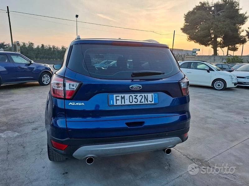 Usado Ford Kuga Vignale 120 CV (88 kW) 2017 Azul SUV