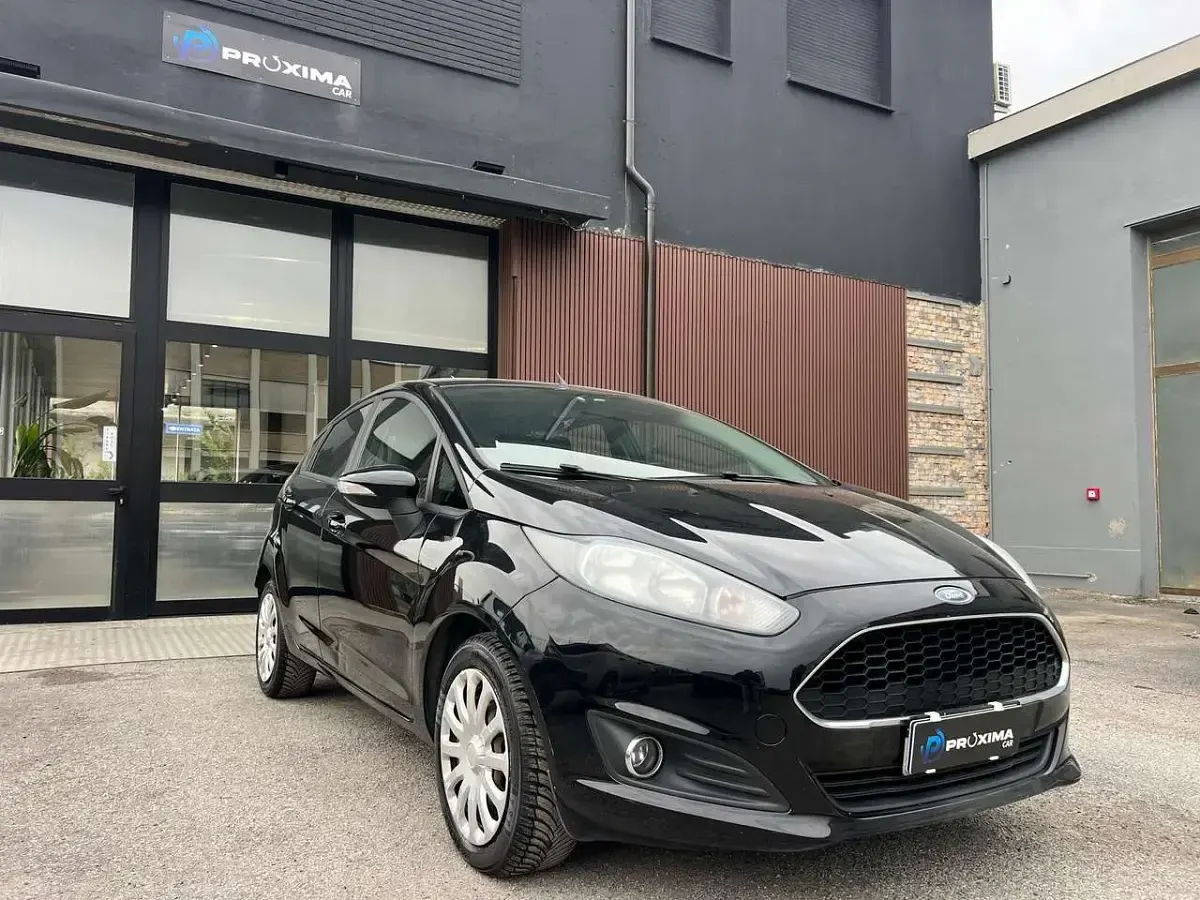 Usata Ford Fiesta 75 CV (55 kW) 2017 Nero Utilitaria