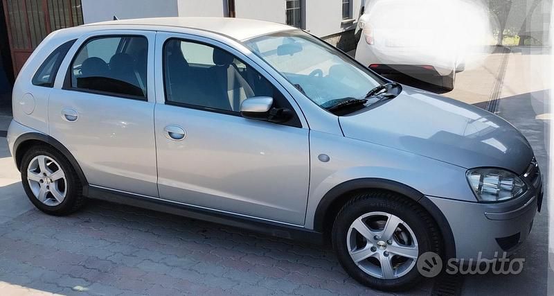 Occasion Opel Corsa 80 ch (58 kW) 2005 Gris Citadine