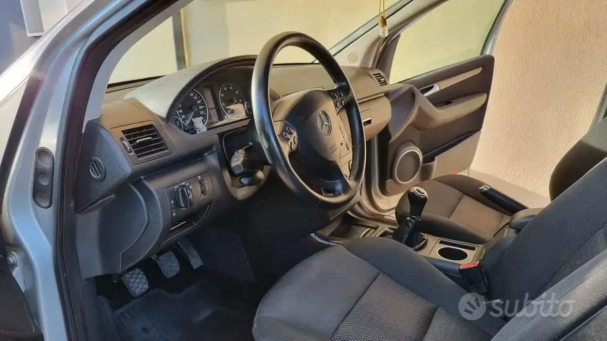 Usata Mercedes A150 Elegance 95 CV (69 kW) 2004 Grigio Monovolume