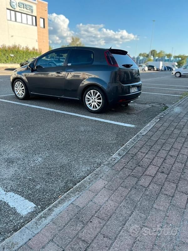 Usata Fiat Grande Punto 90 CV (66 kW) 2008 Grigio Utilitaria