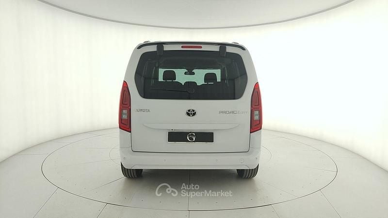 Usata Toyota Proace Lounge 102 CV (75 kW) 2024 Bianco Monovolume