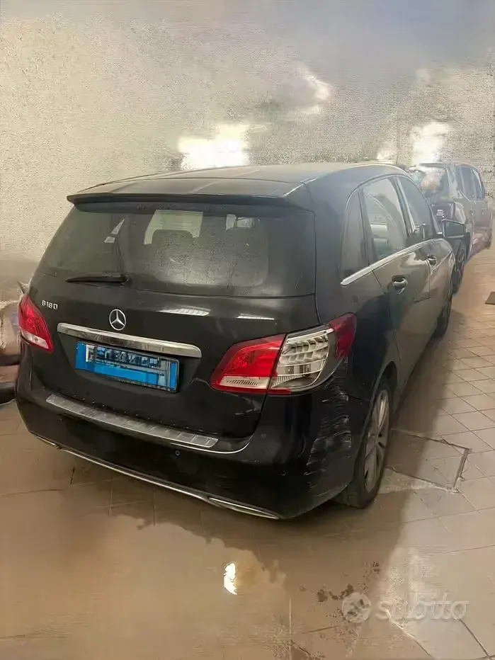 Usata Mercedes B180 109 CV (80 kW) 2015 Nero Utilitaria