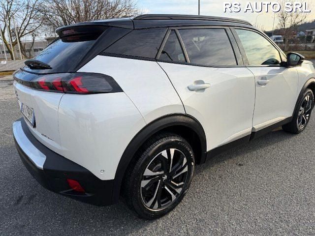 Usata Peugeot e-2008 GT-line 100 kW (136 CV) 2020 Argento SUV