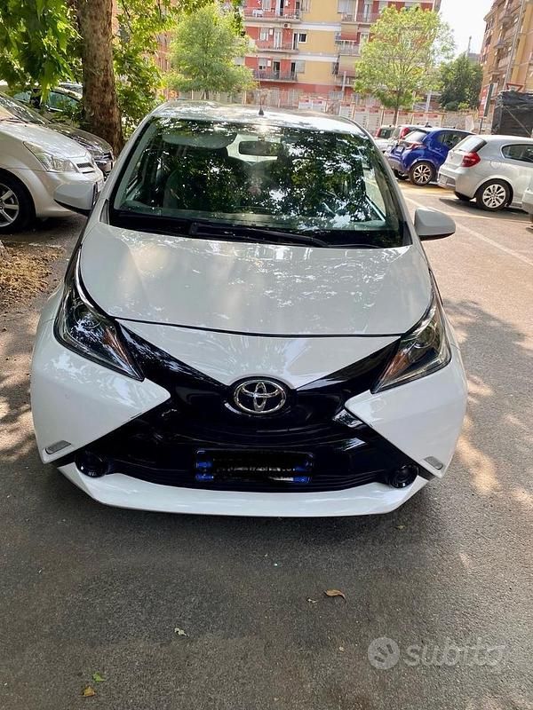Usata Toyota Aygo 69 CV (50 kW) 2017 Bianco Utilitaria