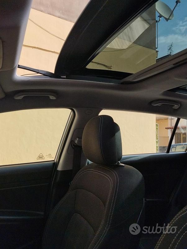 Usata Kia Carens 105 CV (77 kW) 2011 Bianco Monovolume