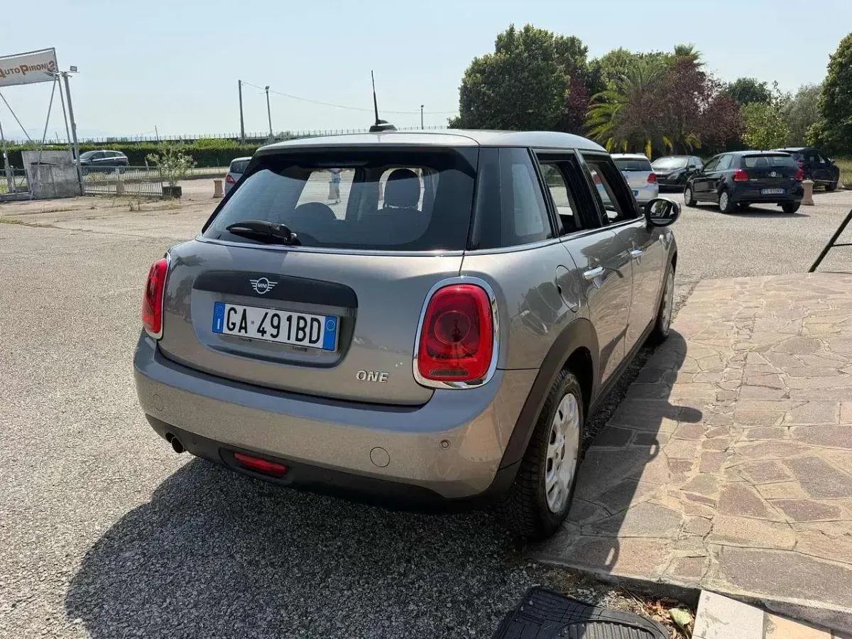 Usata Mini ONE 75 CV (55 kW) 2020 Antracite Utilitaria
